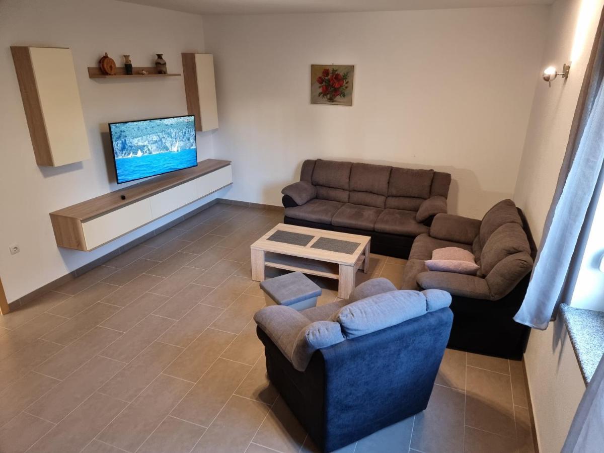 Robert Apartman *