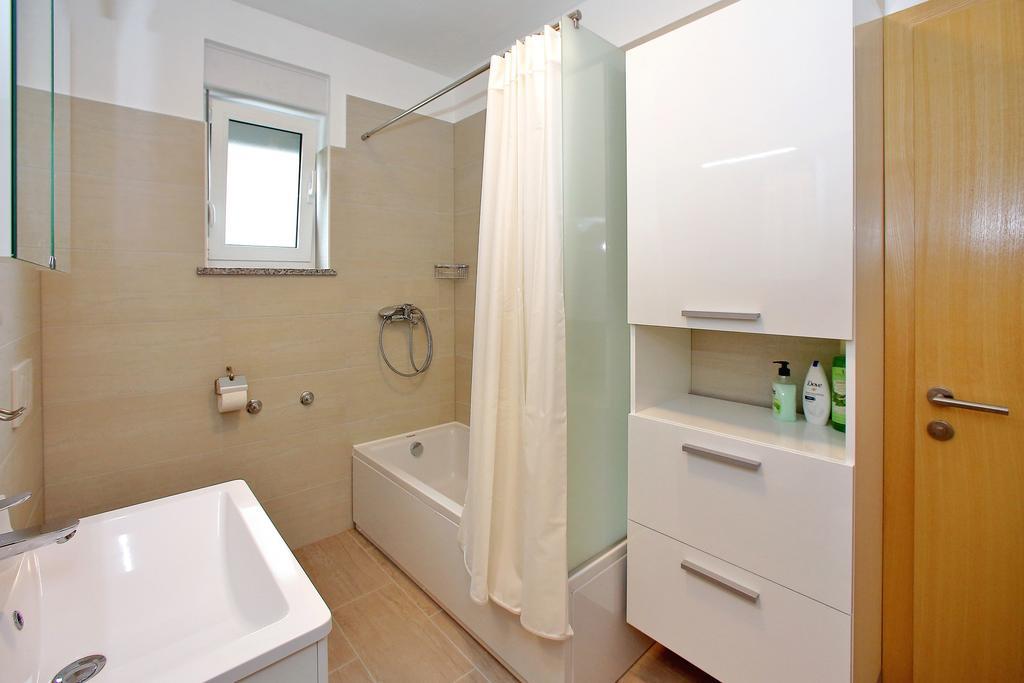 Robert Apartman *