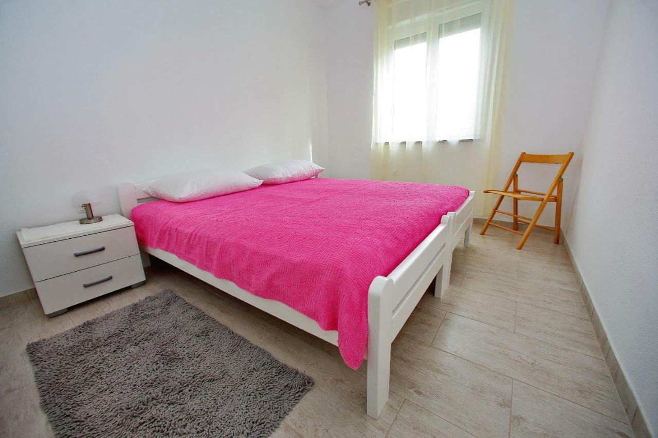 Robert Apartman *